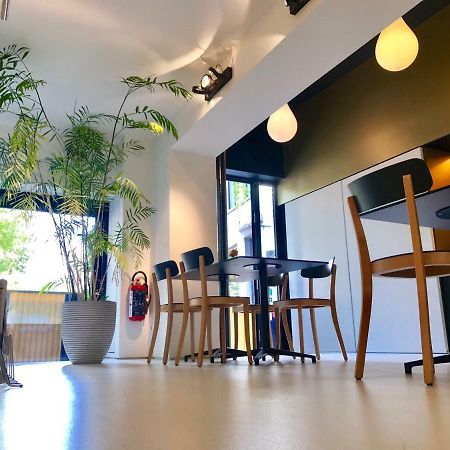 B&B Yellow Submarine Antwerpen Bagian luar foto