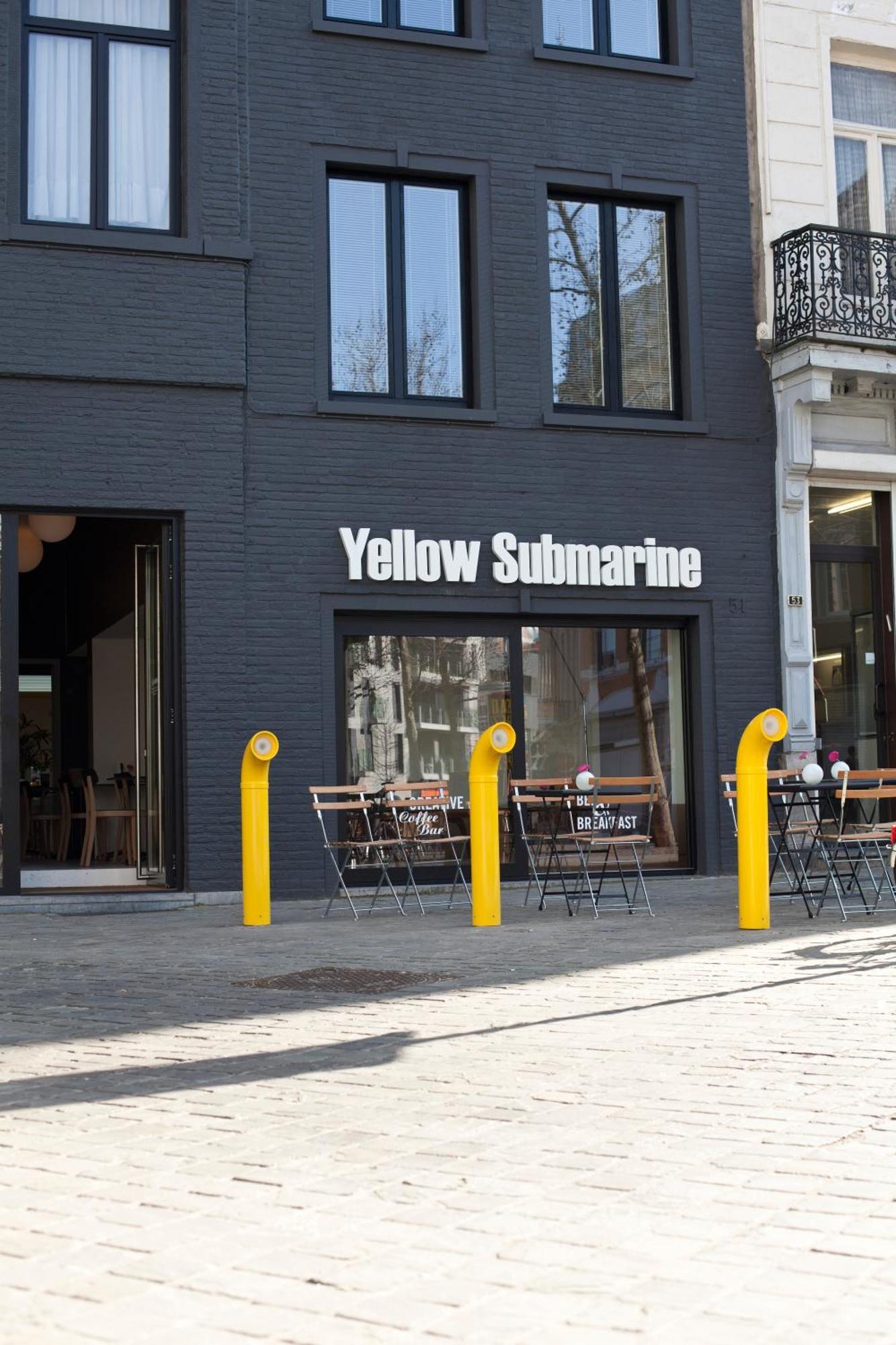 B&B Yellow Submarine Antwerpen Bagian luar foto