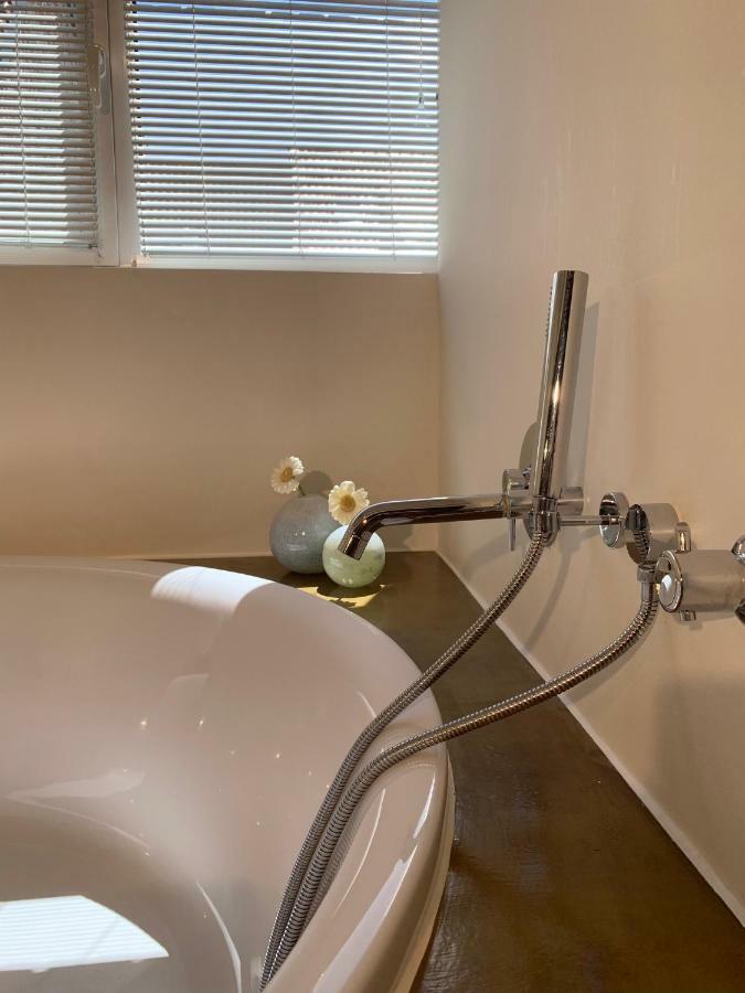 B&B Yellow Submarine Antwerpen Bagian luar foto