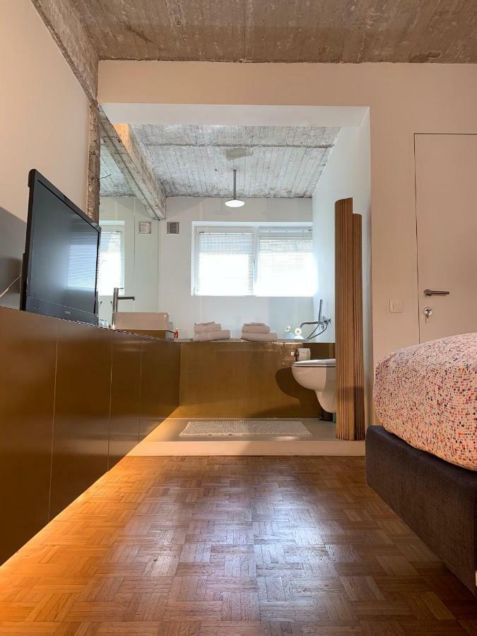 B&B Yellow Submarine Antwerpen Bagian luar foto