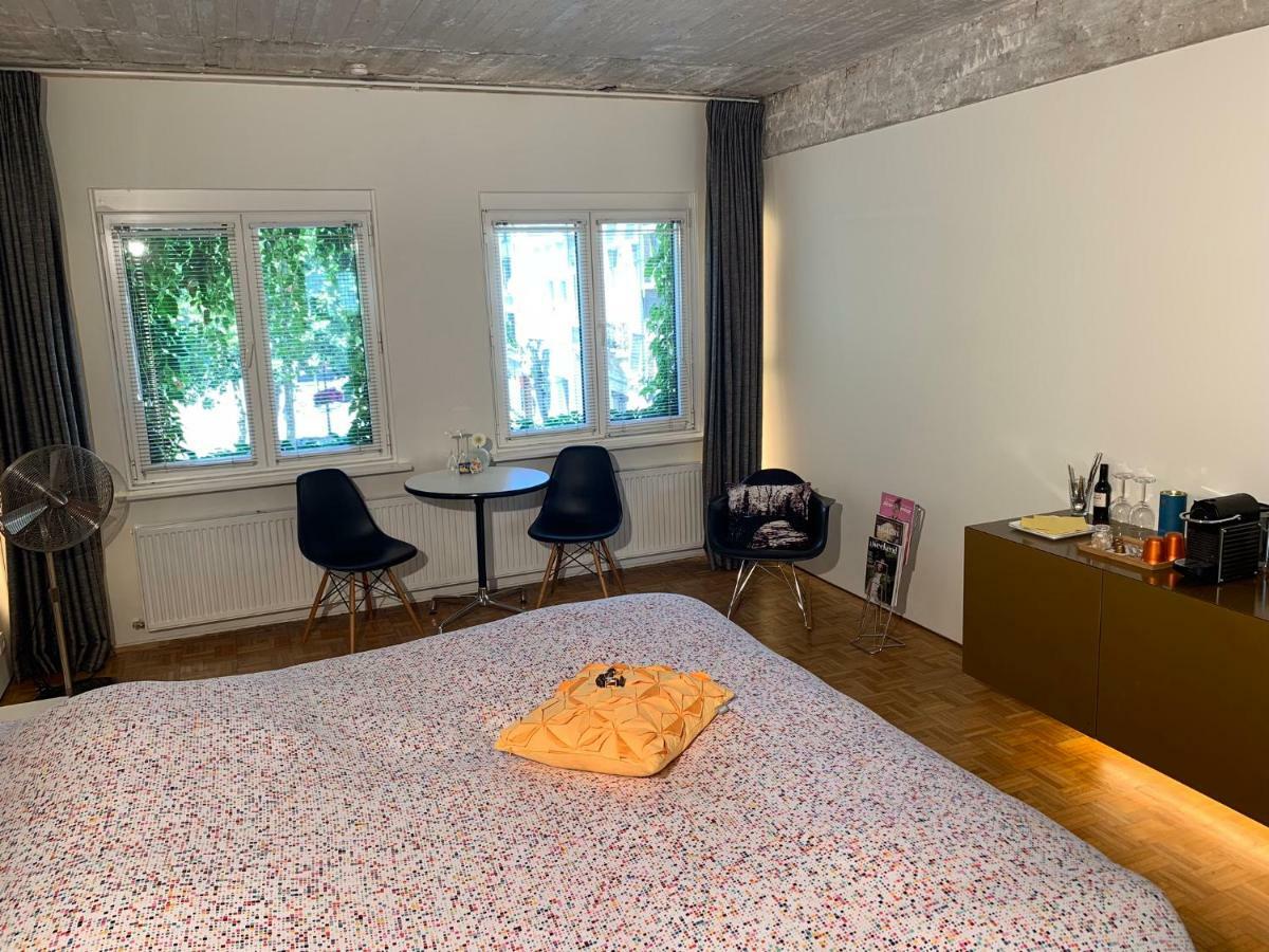 B&B Yellow Submarine Antwerpen Bagian luar foto
