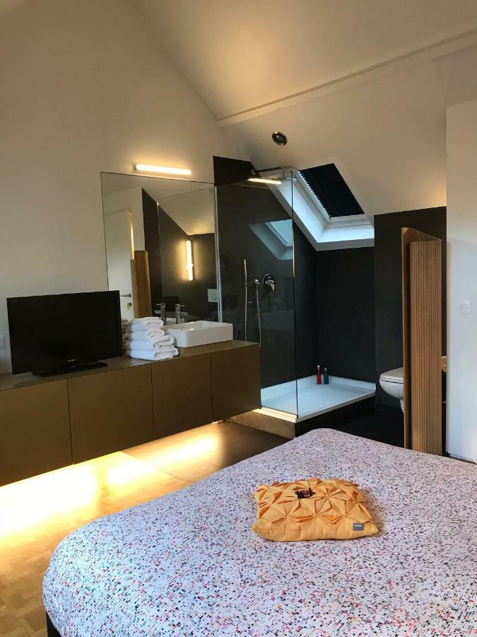 B&B Yellow Submarine Antwerpen Bagian luar foto
