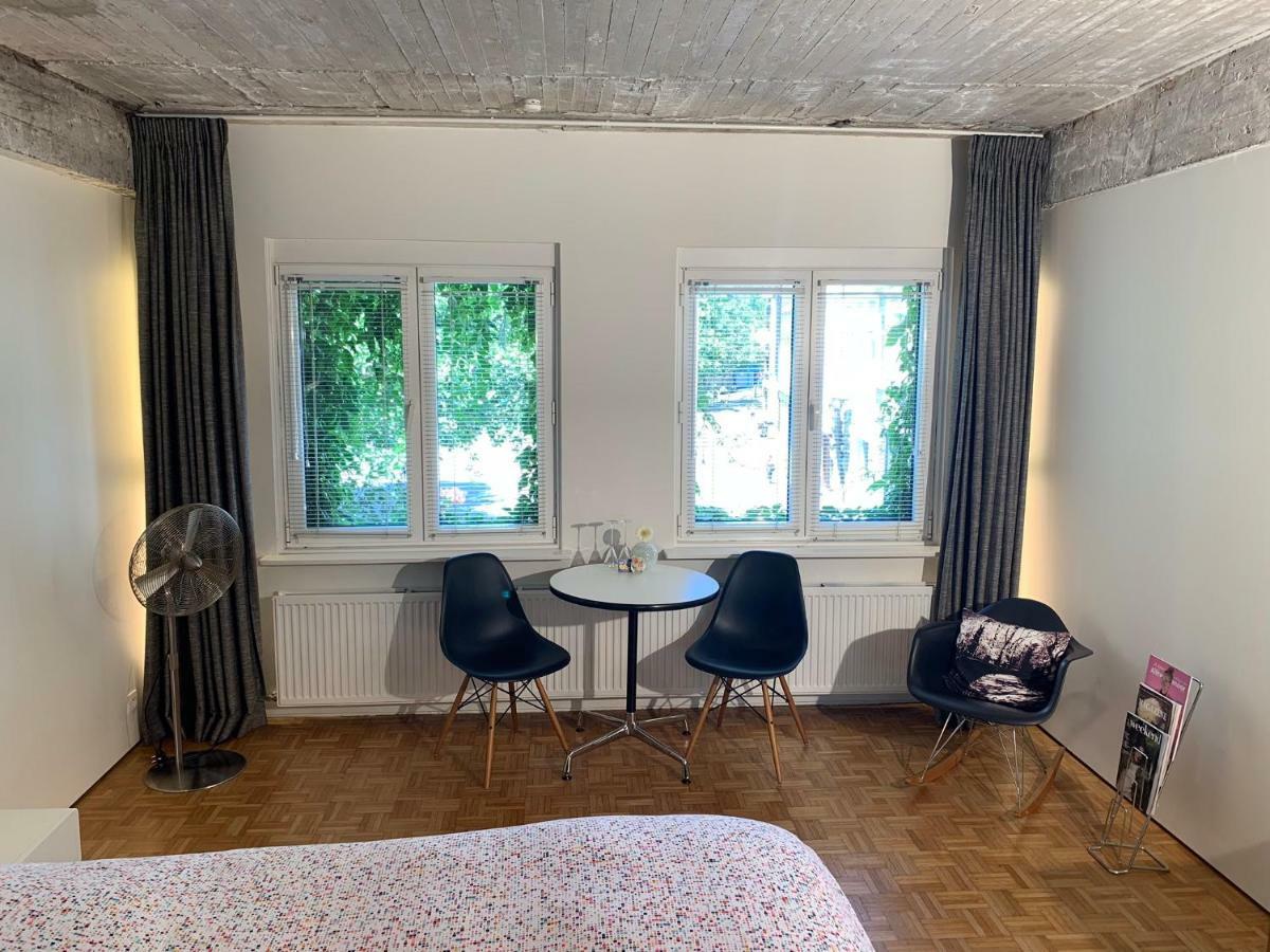 B&B Yellow Submarine Antwerpen Bagian luar foto